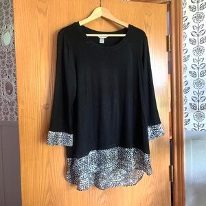 Christopher&Banks Black knit top with shirt tails long sleeved scoop neck L